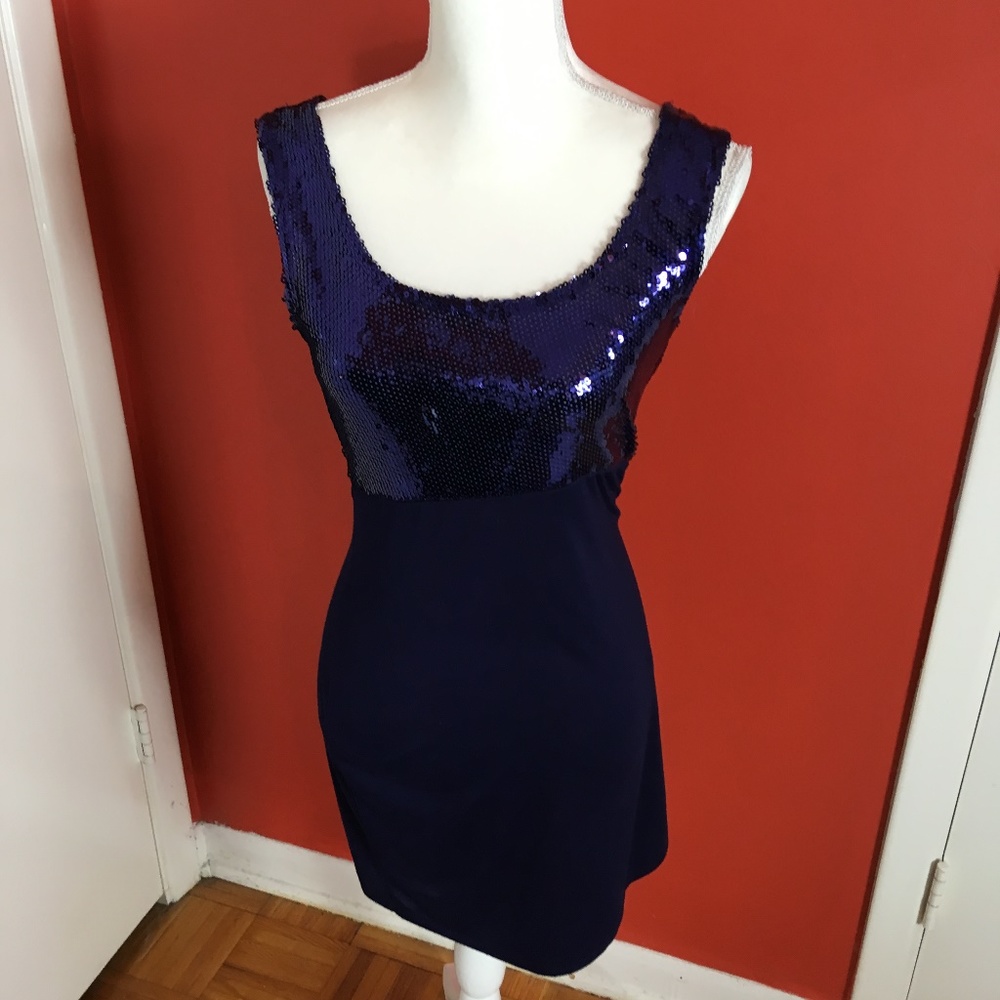 Forever 21 ladies/youth navy sequins dress, Large